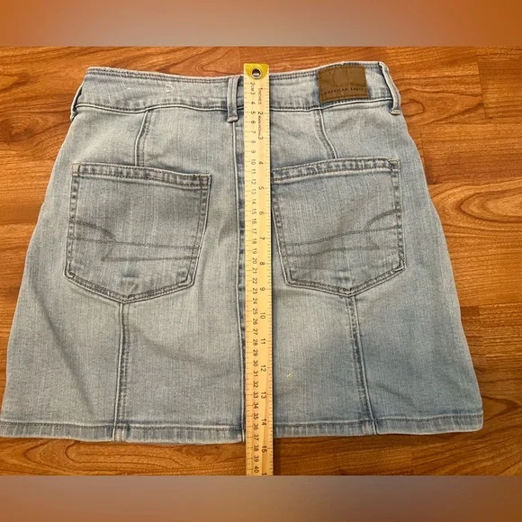 American Eagle Denim Mini Skirt Sz 2 Light Wash Button Front Stretch - Picture 6 of 8